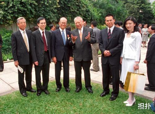李嘉诚|分8千亿资产给大儿子，还留千亿现金给小儿子，他是真正世界首富