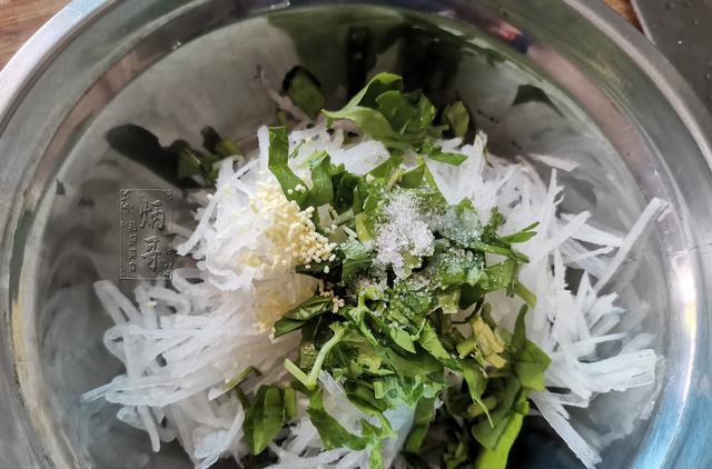 米粉|冬天,此菜正当季,常做给家人吃,锌含量比猪肝多,煎饼吃特香!