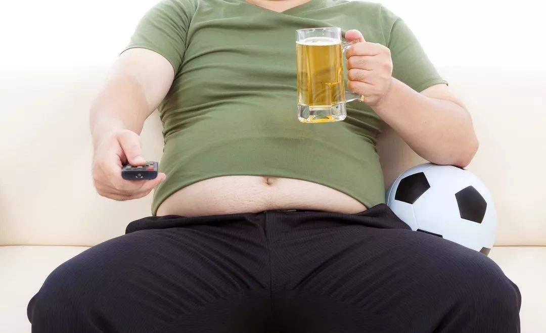 营养膳食@高血脂也很“偏心”，更爱这4类人，不想被盯上，就别往枪口上撞