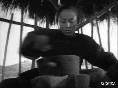 阿兰|奥斯卡影后扮演中国农妇，这“跨种族”式的演技，令我站起来鼓掌