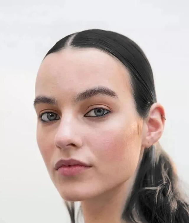 发型|女生很显老的3个发型，你中招了没