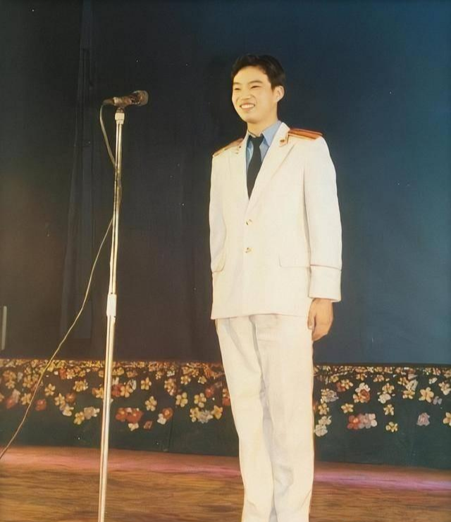 ：\看看哪些明星当过兵，有的你真想不到\