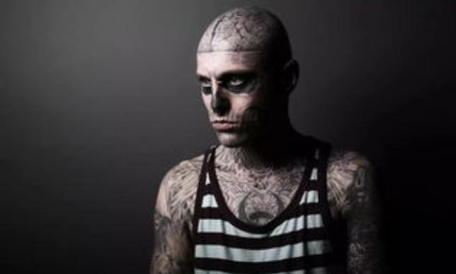 颜夕趣史|他花2亿将“人骨”纹满全身，走红后却离开了人世