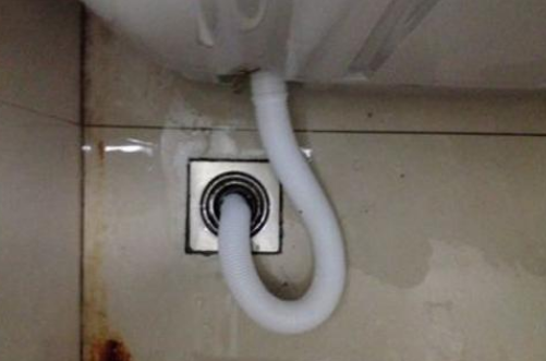 「」安装工人告诉我，洗衣机别直接插地漏了，要不后悔都不知道找谁哭！