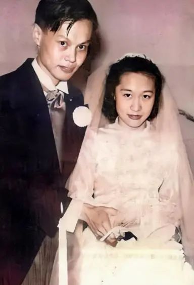 杨振宁|98岁杨振宁携妻子亮相,结婚16年甜蜜如初,44岁翁帆略显发福