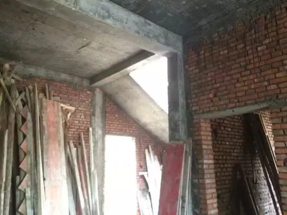 「」实拍丨外地农民工回乡盖自建房，三层主体不到40万全搞定