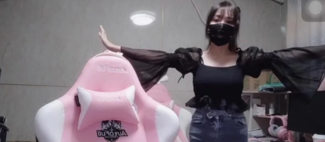 一条小团团|第二个乔碧萝？斗鱼一姐小团团直播翻车，身材严重变形