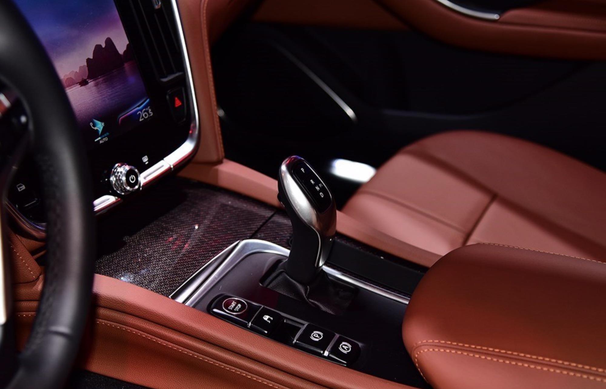 「轿跑」又一高颜值轿跑，配备宝马“三大件”，15万开出100万的档次