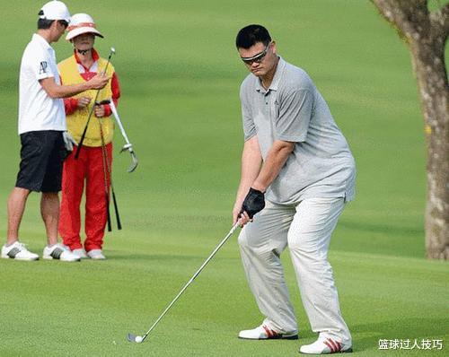 伦纳德|看照片才知道NBA巨人身材多夸张！奥胖把iPhone玩成麻将