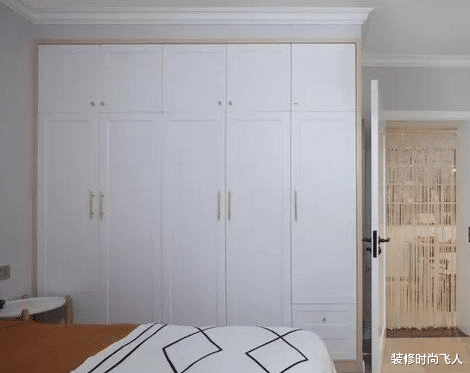 [木工]卧室衣柜做到顶，老木工劝我在顶部加这个东西，入住才知有多实用