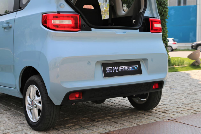 五菱宏光|预售1周订单破万!这台起售价不到3万的国民神车,原来真的很好开