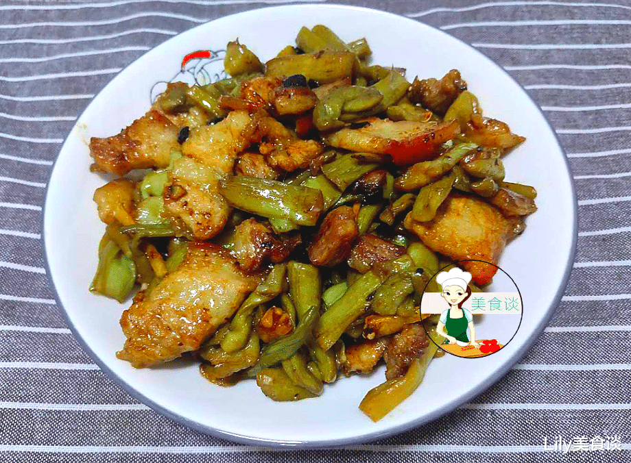 五花肉|五花肉最馋此做法，不红烧不烤，搭配此菜一起炒，酸爽鲜香不油腻
