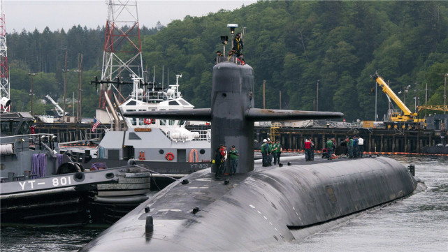 核潜艇|退役核潜艇无法处理，搁置基地5年无人管理，愿以低价出售给中国