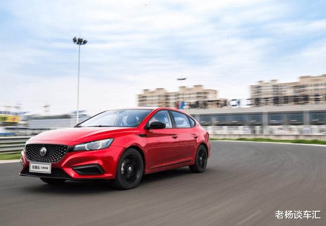 [名爵6]又一名爵要火了，颜值比思域更时尚，油耗5.9L，丐版即配双独悬