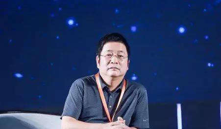 『芯片』500亿的芯片界首富诞生！一年身价暴涨5倍，背后公司市值1500亿