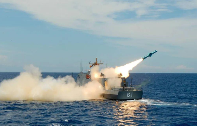 「中国国籍」为了拿百万年薪，放弃中国国籍给美国研制导弹，如今却想回国养老