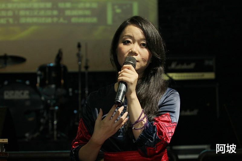 『许嵩』这4首歌永远被“禁播”，连翻唱都不允许，90后们只能自己哼