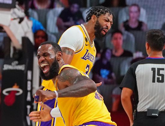 |就在今天,詹姆斯打破NBA74年纪录,热火新秀成历史第一人