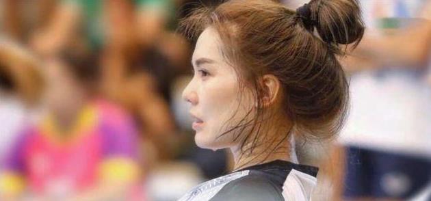 波恩@泰国19岁排球女神，“汗水湿身”颜值美如初恋，性别问题引发争论