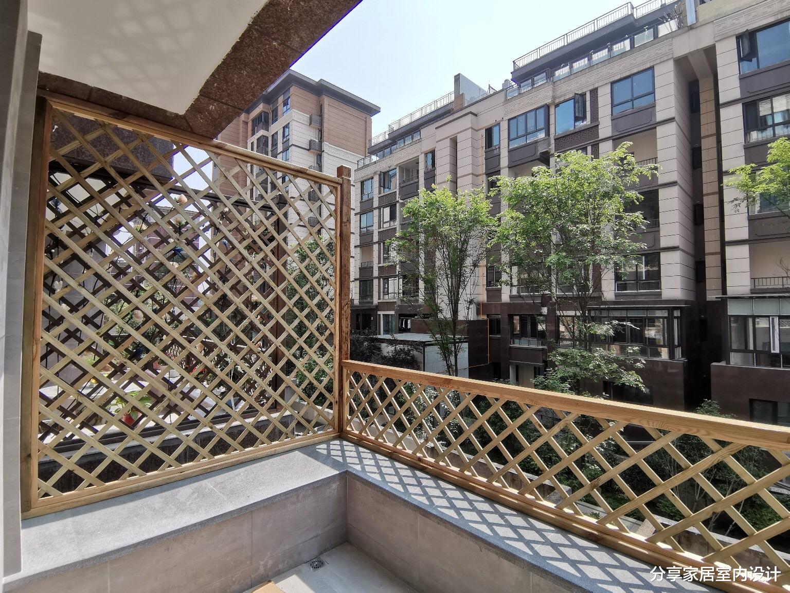 『』辛苦大半年装修完工，正在陆续布置家具，阳台特别喜欢，晒晒！