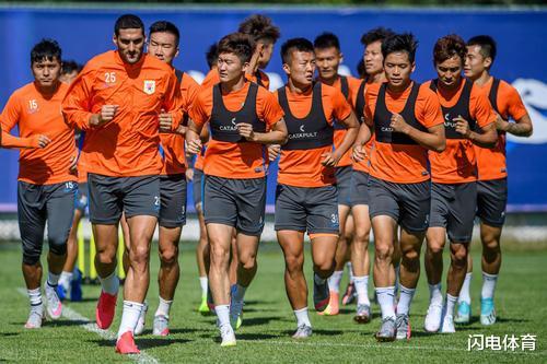 山东鲁能|鲁能报名大名单有变，迎战苏宁，两队海报各有深意