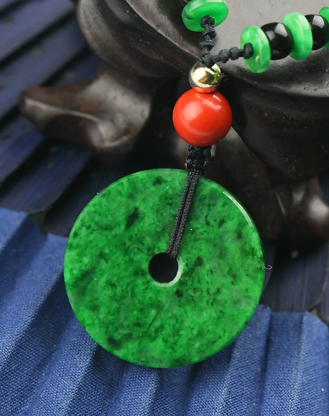 翡翠@满绿翡翠价值一定高！这样的满绿翡翠千万不要买！