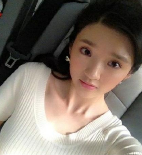 「唐艺昕」?唐艺昕整容前有多好看？当初张若昀看上这张脸，网友：不整早火了