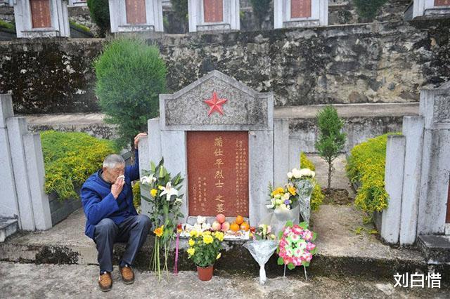 ##儿子在对越反击战中牺牲,老父亲苦寻儿子38年,86岁才为他扫上墓