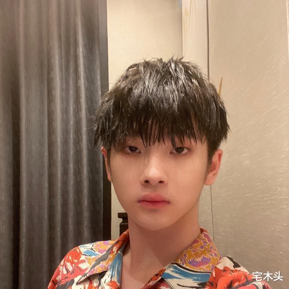 宅木头 周震南父亲再被限制高消费？曾因失信被限制高消费多达34次，因关联企业失信被限制共304次