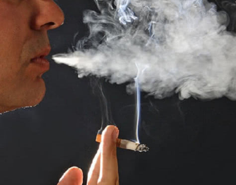 「香蕉」呼吸科主任：烟瘾再大，只要这4个时间不吸烟！肺一辈子没毛病！