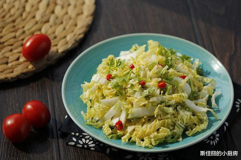 娃娃菜|晚餐吃它最刮油，洗洗拌拌就能吃，好做快手零负担，衣服穿回S码
