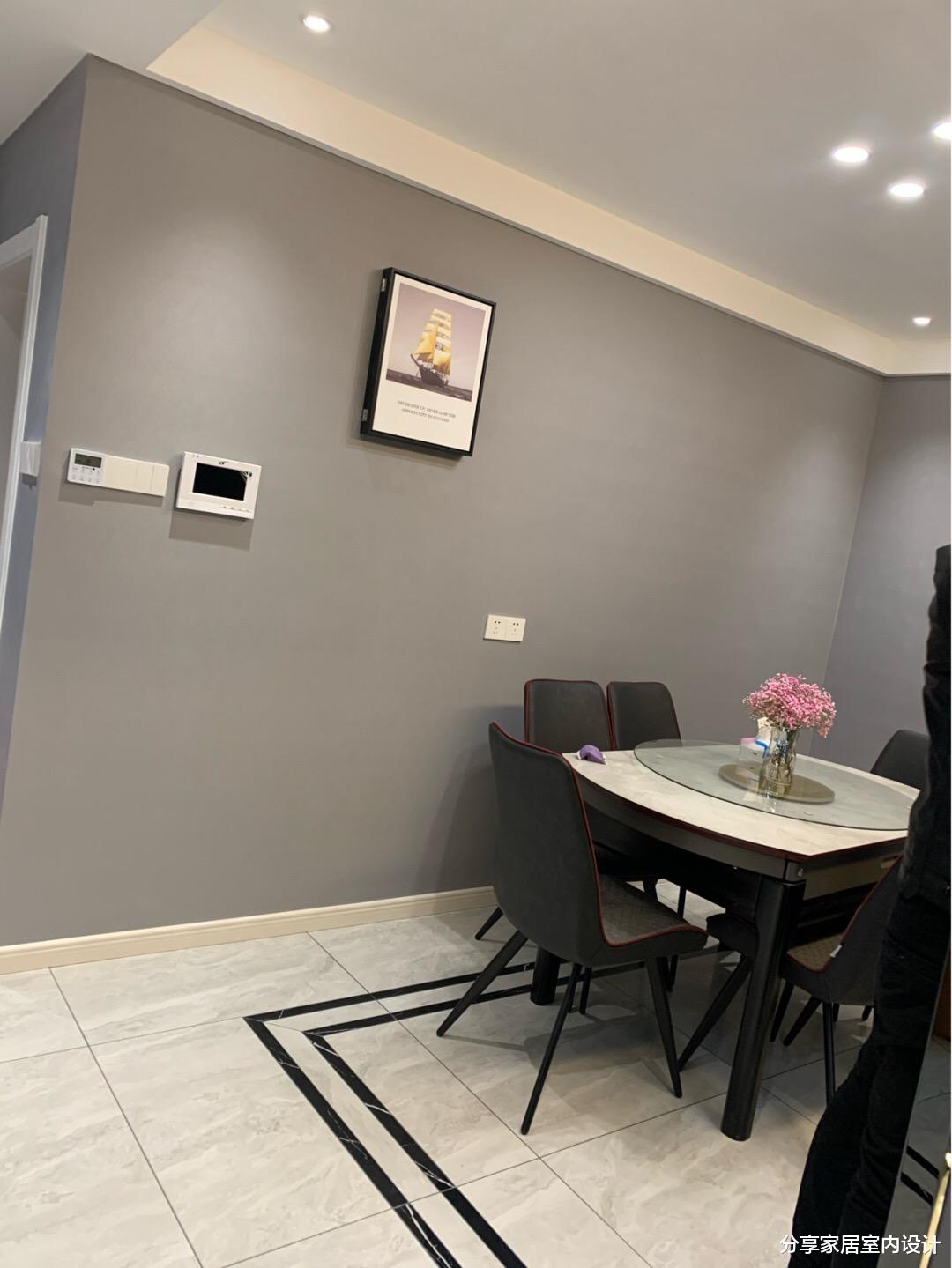 「」新房装修现代简约风格，电视墙非常喜欢，嵌入式的大酒柜很实用！