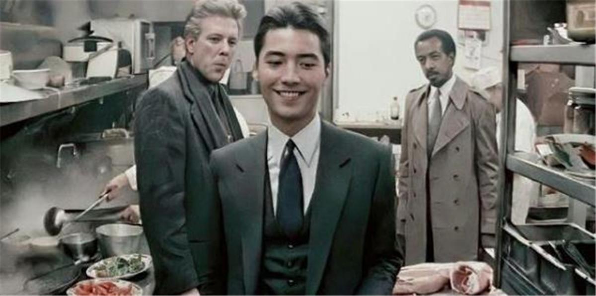 尊龙|尊龙的“盛世美颜”堪称一绝！68岁了，依旧是人间贵公子