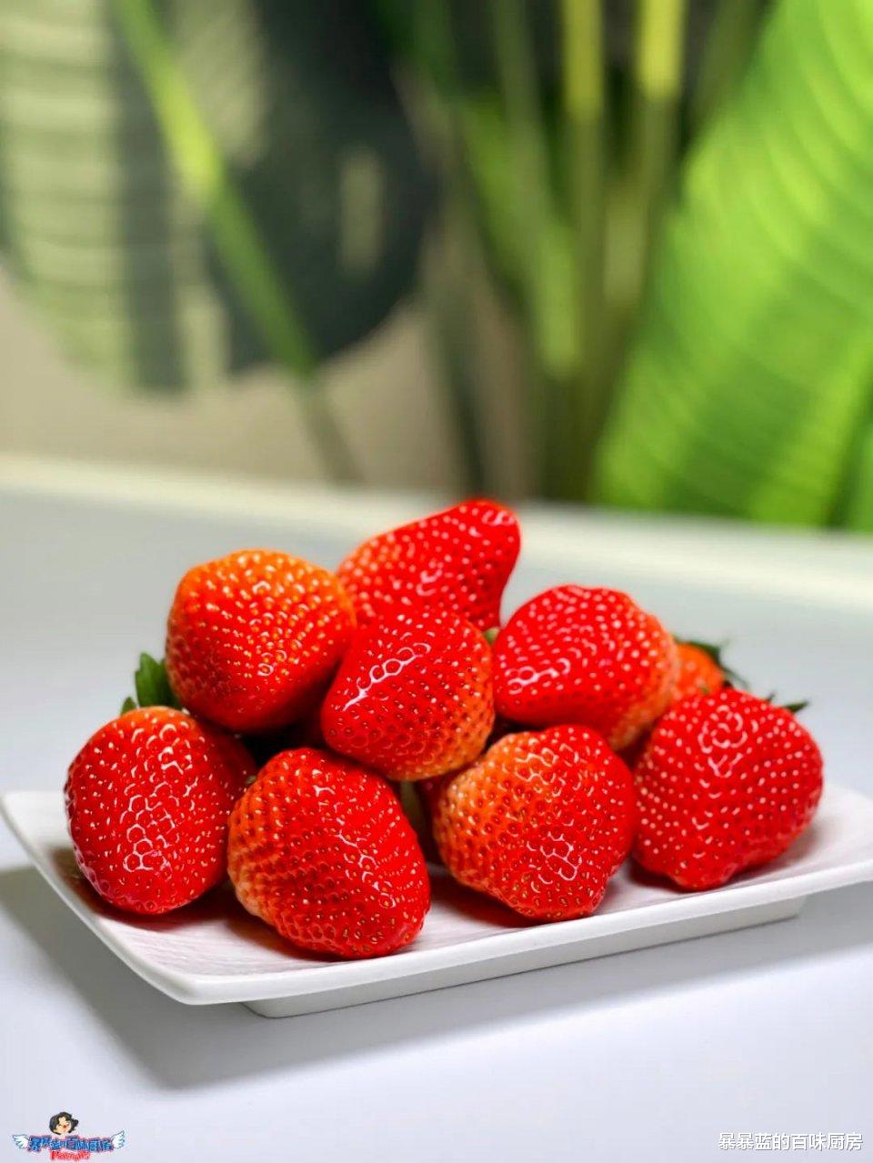 暴暴蓝的百味厨房 全民核酸后，最想吃一盒香甜可人的丹东红颜九九草莓！