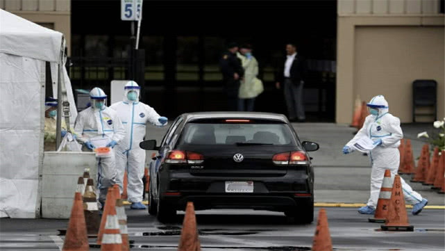 ##俄罗斯终于展开反击，数百架战机挂弹升空，向欧美国家发出警告