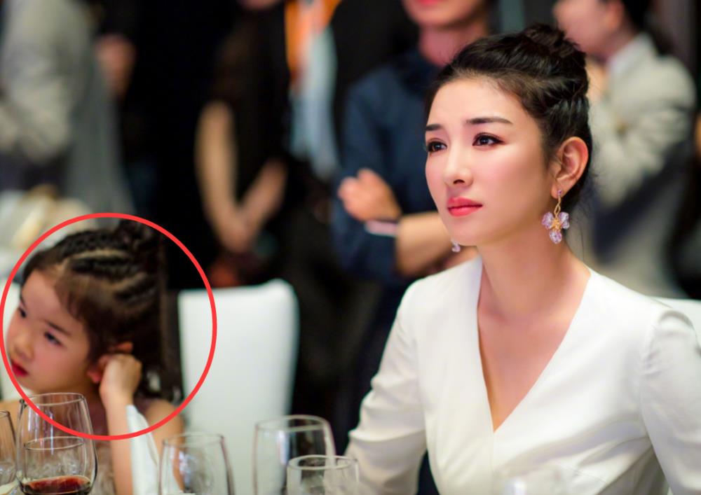 贾云馨|有种“整容”叫星二代集体长大,甜馨像开挂,黄奕女儿才是真正逆袭了
