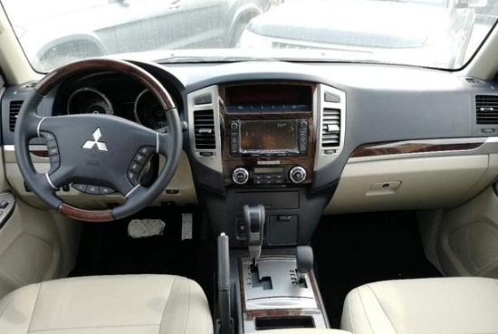 宝马5系|30万你会选择哈弗H9顶配,还是三菱帕杰罗,两款车差距大吗?