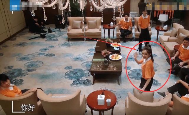 李沁|?跑男都穿长裤,就李沁例外,看了她和Baby坐姿,真不是“黑”baby?