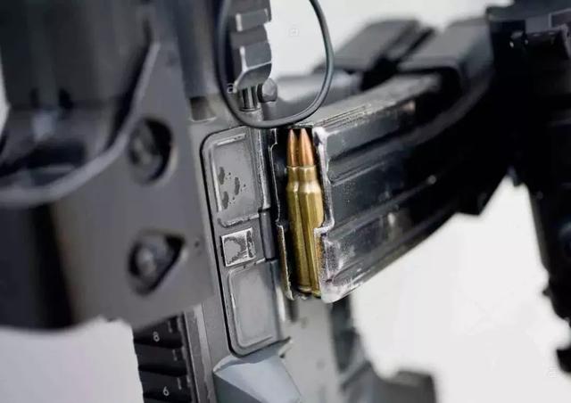 突击步枪:世界上最先进、科幻的XM8突击步枪,为何遭美军无情抛弃?