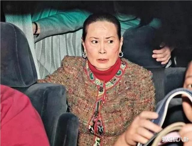 14岁嫁给36岁赌王的二太蓝琼缨,打败四太梁安琪,成