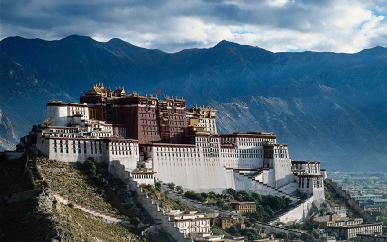 『布达拉宫』为何有人说，世界上一半的黄金都在布达拉宫？看完你就明白了！