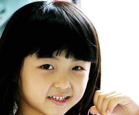 张子枫|这个01年小姑娘分明美如画，却不靠颜值靠实力，仅用13天就赚3亿