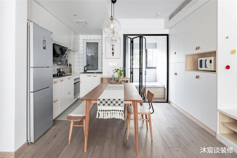 |她的新家，一层带个小花园，清新原木风很舒适，享受美妙田园生活