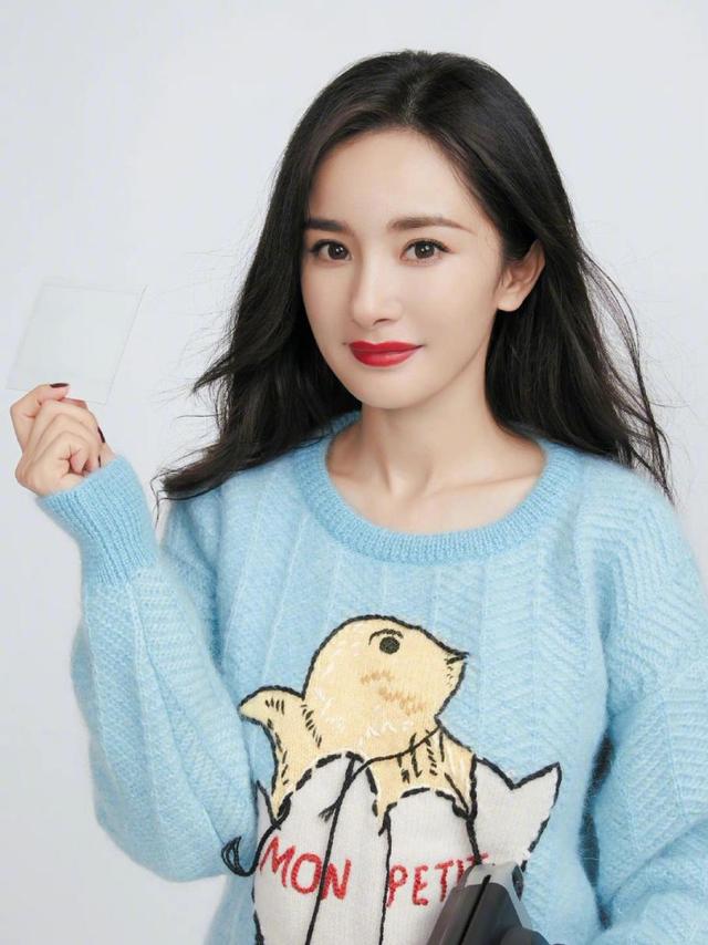 杨幂|杨幂离婚后却越来越清纯了，双马尾造型也能轻松驾驭，真是太美了