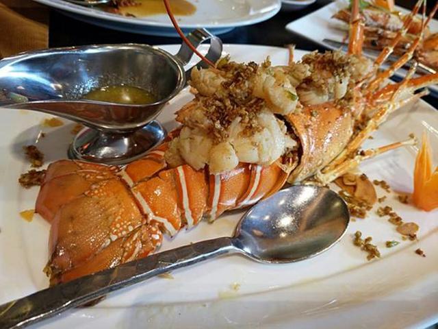 「龙虾」泰国人到中国吃龙虾，吃完两盆丢下50块钱就走，老板：你干嘛？