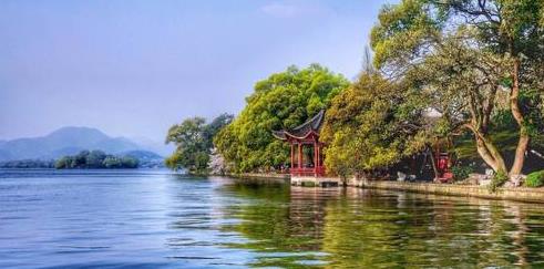 『』景区不收门票不能活？那西湖十多年不收门票是怎么生存的？