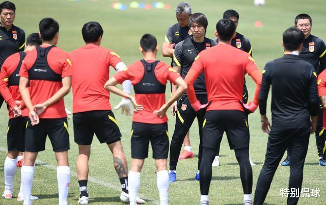 「国足」国足两连胜！鲁能中场大将恐遭弃用，新人开花，40强主力出炉