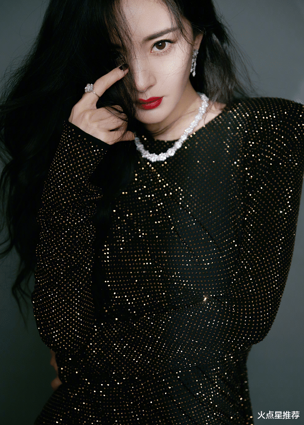 杨幂|终于等到杨幂女儿正脸照！小糯米容颜公开，清楚母亲有无整容了