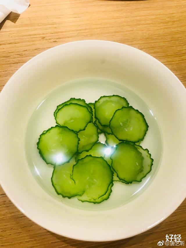 阚清子|唐艺昕，为了减肥，一天最多吃2顿饭，狂吃1种食物抑制食欲！