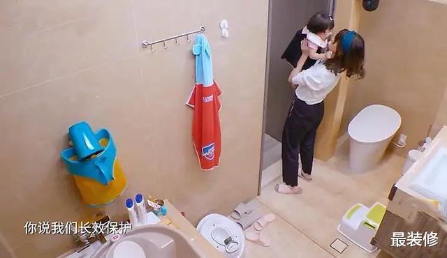 「」贾静雯家的设计风格堪称完美，客厅没有茶几，但小黑板很值得宝妈借鉴！